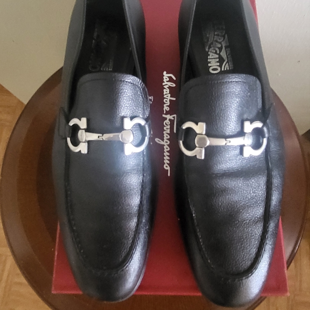 FERRAGAMO MEN'S LEATHER LOAFERS